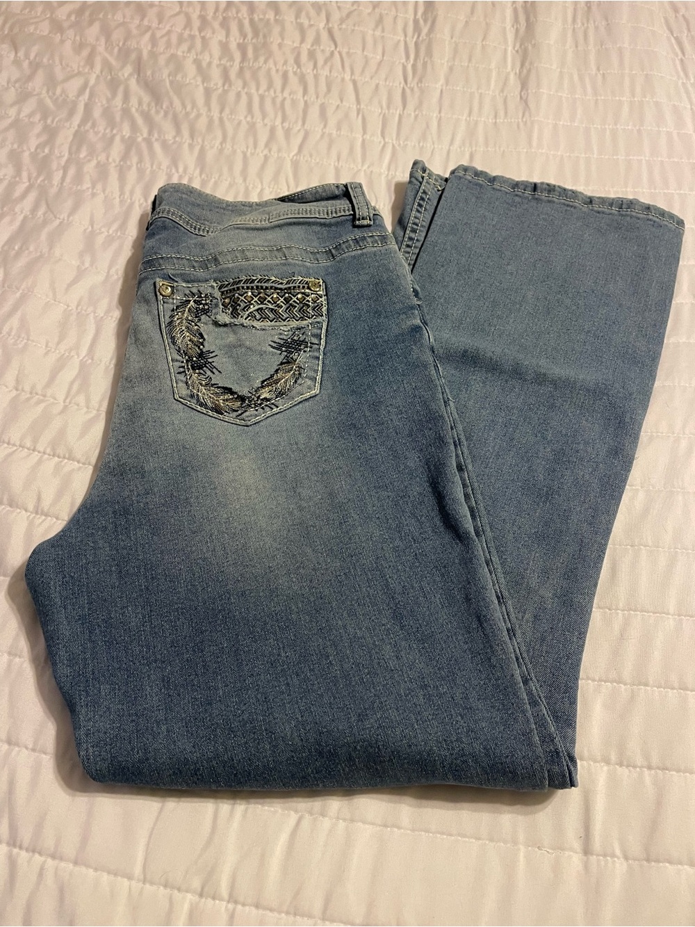 Gemma Rae Boot Cut Mid Rise Classic
Women’s Jeans with Embroidered Back Pocket